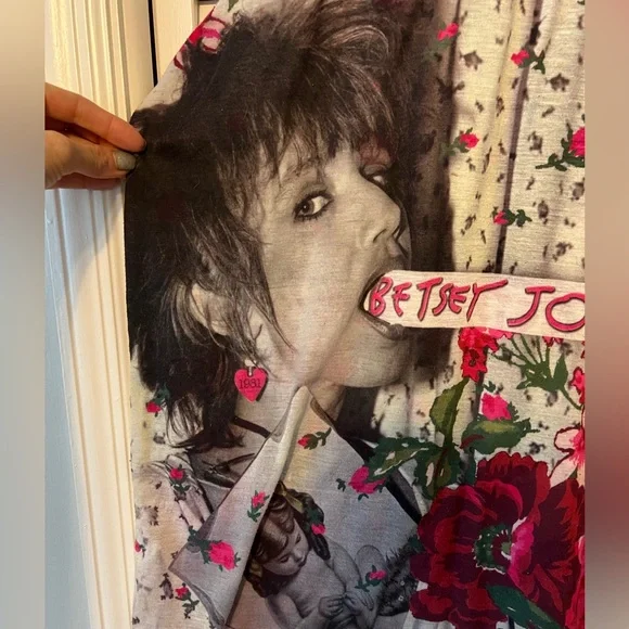 Rare Betsey Johnson oversized tank size large - Picture 4 of 10